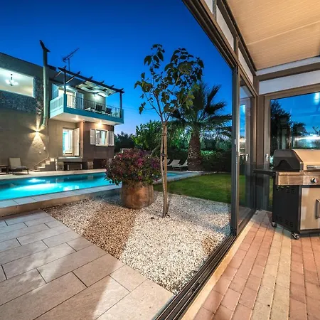 Petronila Luxury With Heated Private Pool